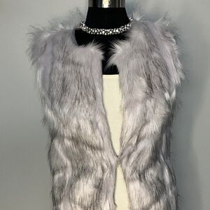 * Cute Faux Fur Vest *